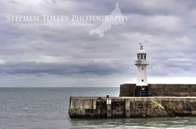 mevagissey harbour lighthouse
